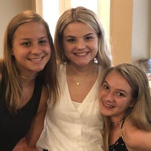 Meet your Posher, Ava